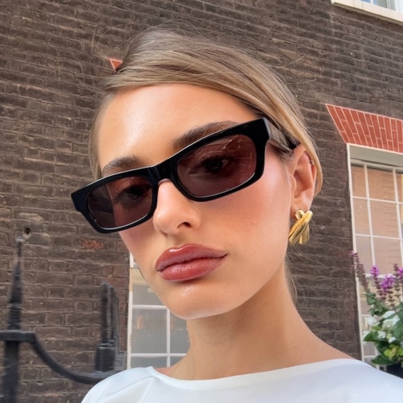 SLOANE BLACK SUNGLASSES - Picture 1 of 11